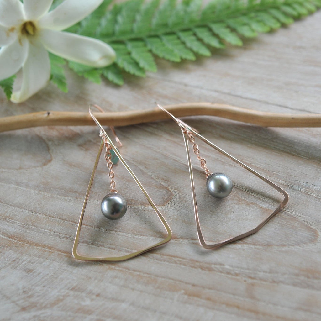 triangle-earrings-with-pearls